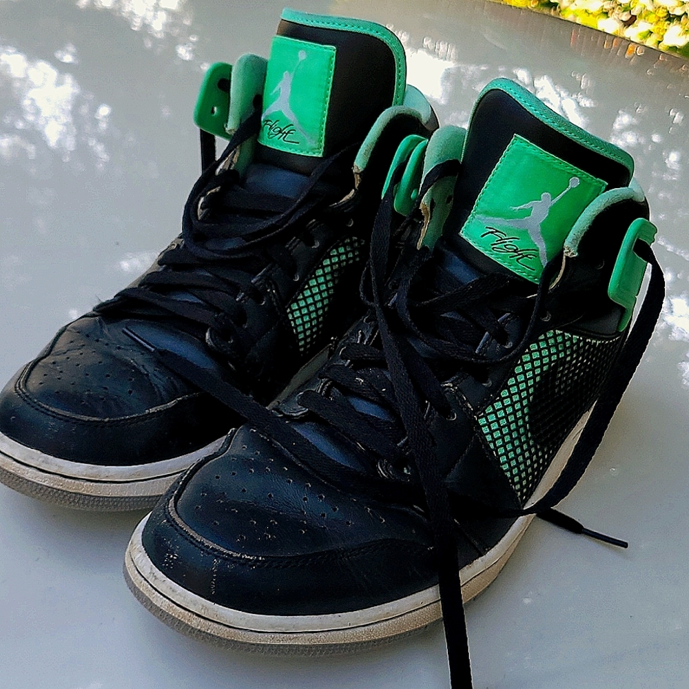 The Air Jordan 1 Retro ’89 “Green Glow” SZ11